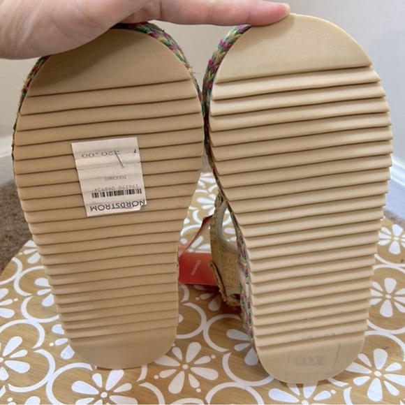 NWT Farm Rio Colorful Toucans Flatform Raffia Velcro Sandal, Size 7. - Picture 7 of 11